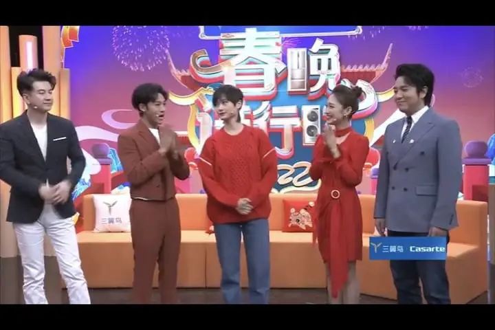 热点社会话题评述_张晋与社会热点话题的互动_最近的热点时政话题