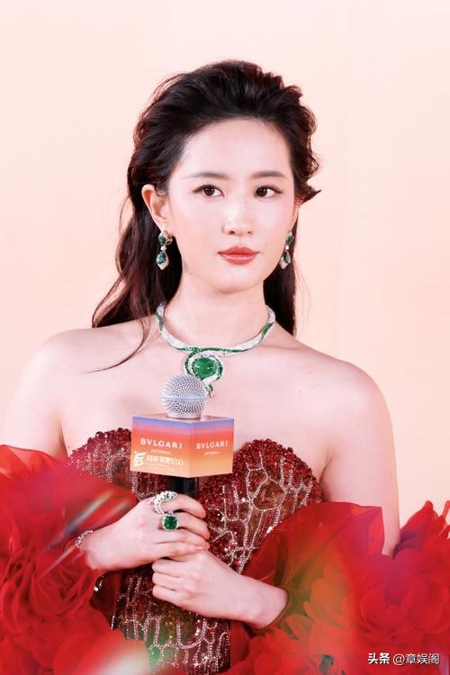 刘亦菲全身像_在刘亦菲身上，我们看到了什么？_刘亦菲怎么能见到